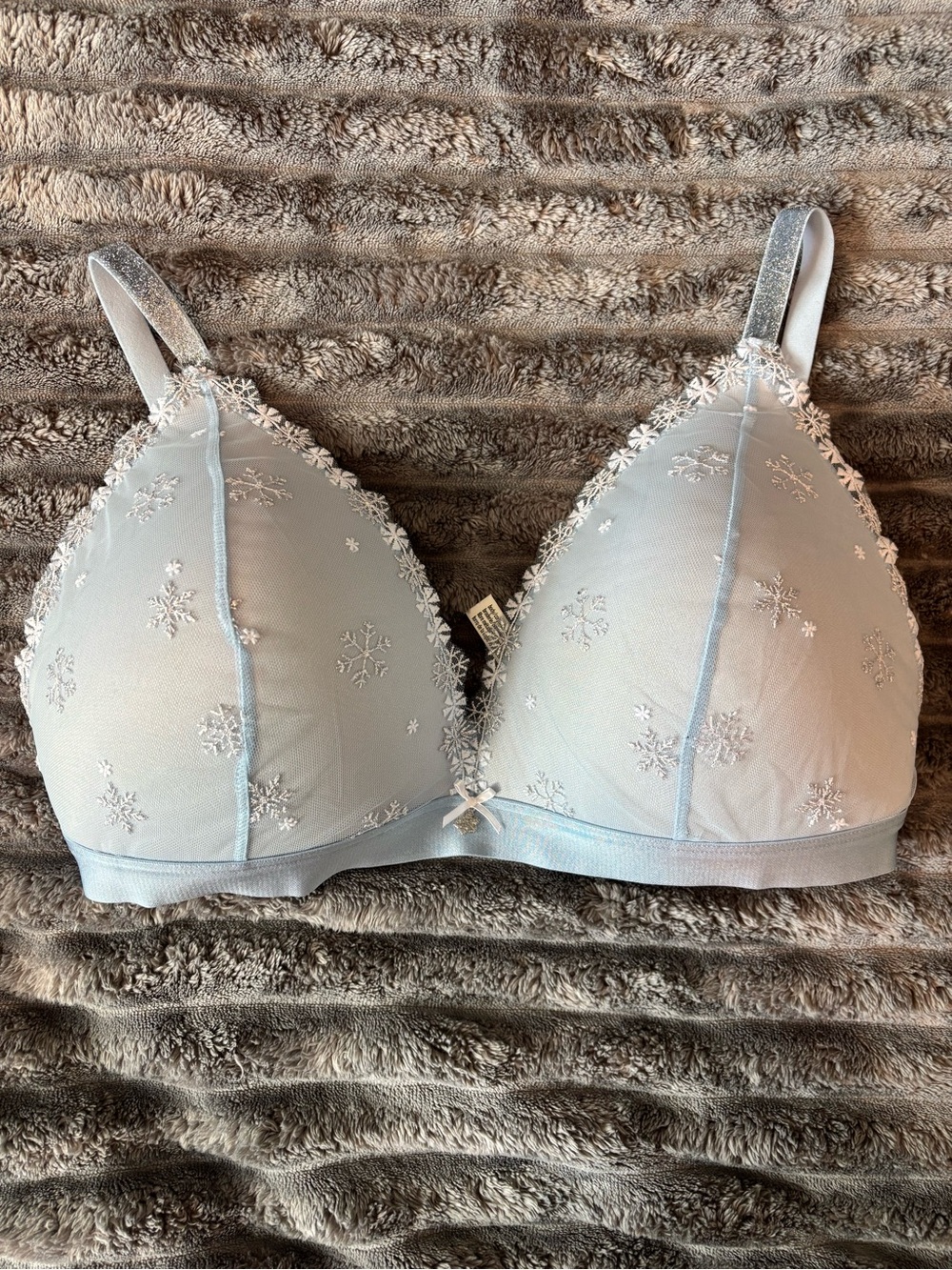 VS PINK Light Blue Embroidered Snowflake Wireless Bralette size Large DD